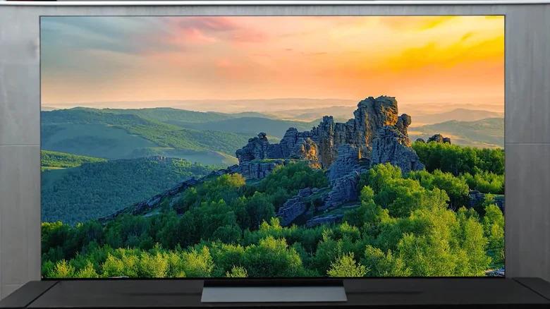 Эксперты выбрали лучшие 77-дюймовые телевизоры на рынке: какие бренды в списке