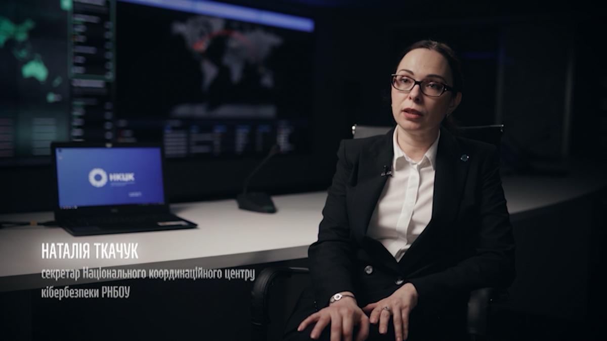 Як Україна тримає удар у першій у світі кібервійні: 2+2 покаже документальний фільм 'Кіберщит України'