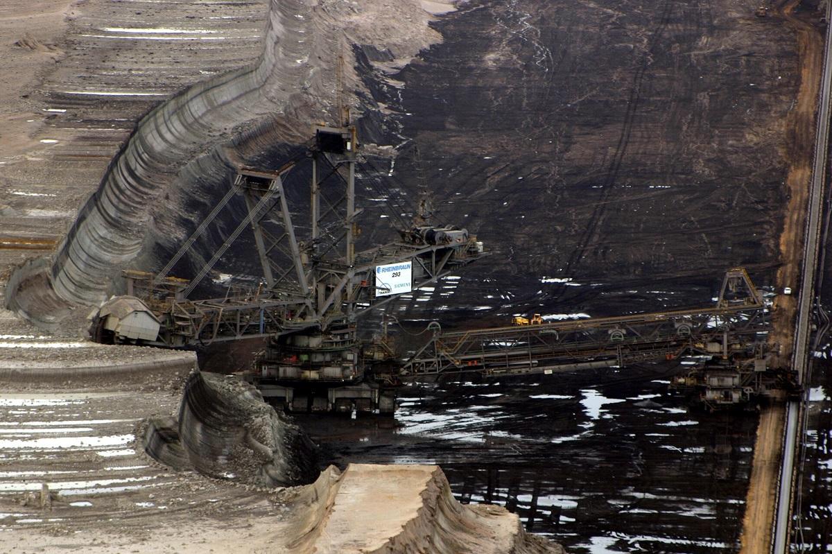 The Bagger 293: the world's largest land vehicle aids coal mining ...