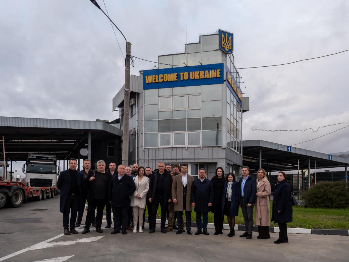 Облегчит пересечение границы: Украина и Румыния планируют построить новую скоростную дорогу