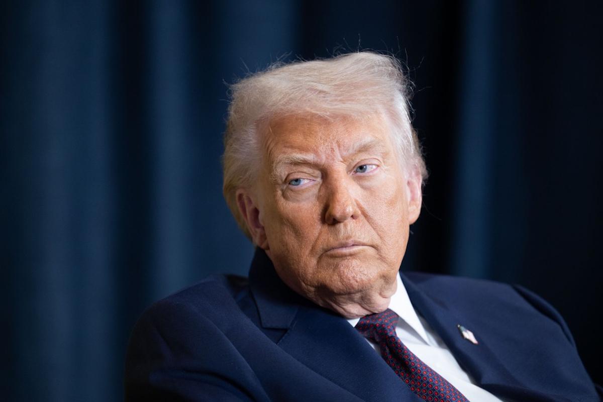 Трамп пригрозил разбомбить Оман, если тот станет препятствием в Ормузе