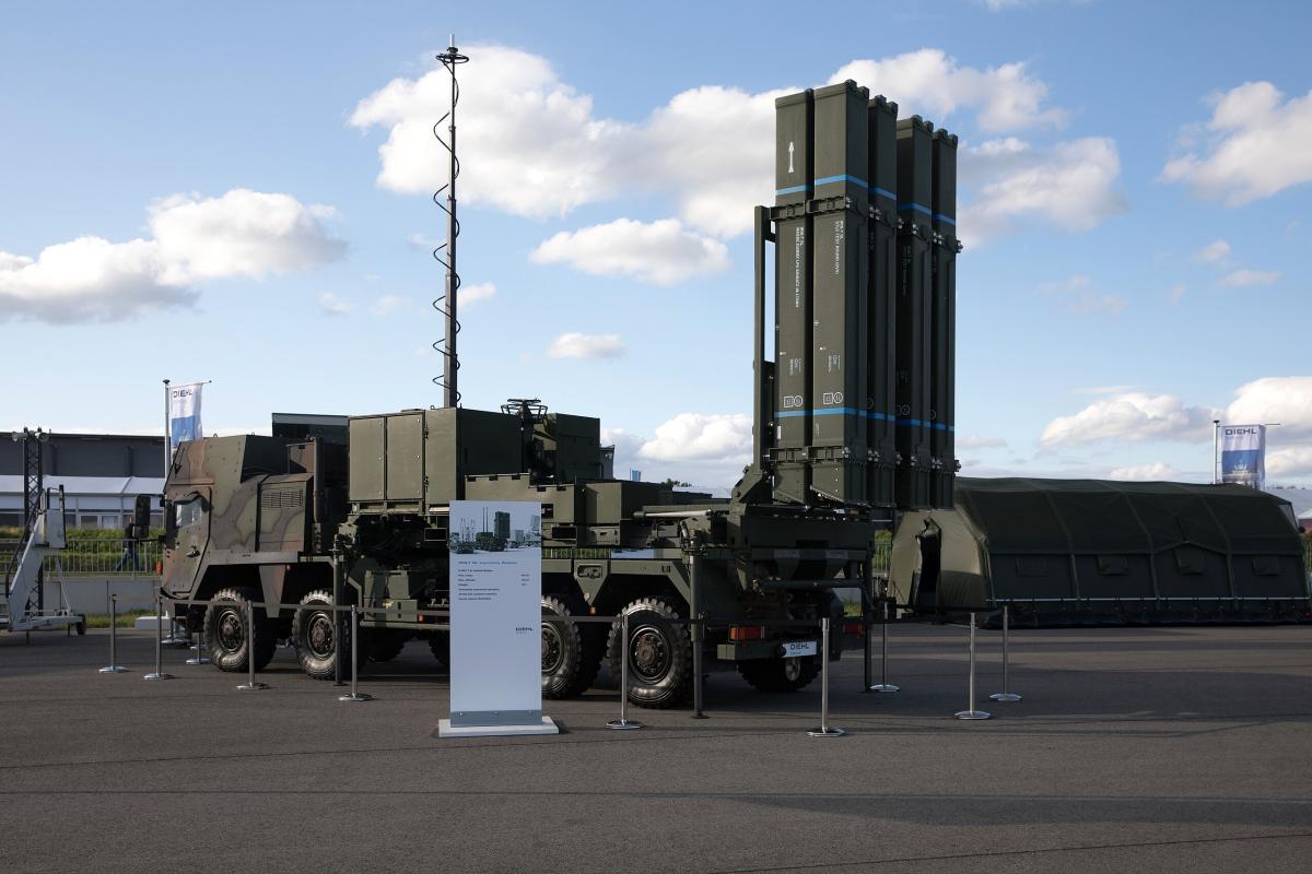 Украина получила еще один ЗРК IRIS-T SLM, который может сбивать реактивные дроны, - СМИ Украина получила еще один ЗРК IRIS-T SLM, который может сбивать реактивные дроны, - СМИ