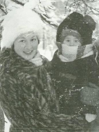 Ефросинина показала, как выглядела ее мама в молодости (фото)