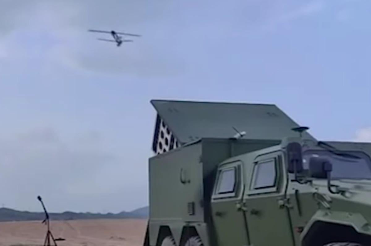 'Точно уразив ціль зі 100 метрів': в Китаї пройшло успішно випробування військового дрона