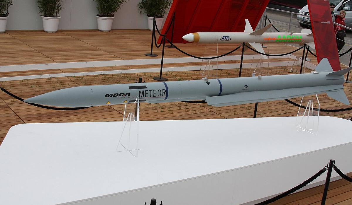 Россия на годы провалила сроки создания новой ракеты для Индии: СМИ назвали причину