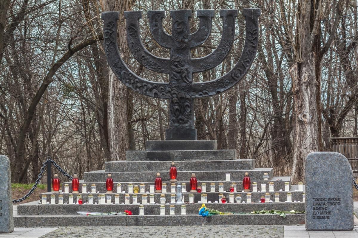 Ucraina celebra la memoria delle vittime dell'Olocausto: esperto confuta miti sulla tragedia
