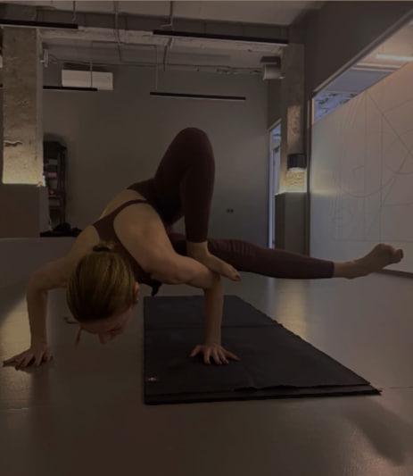 Тина Кароль поразила сеть новой асаной (фото)