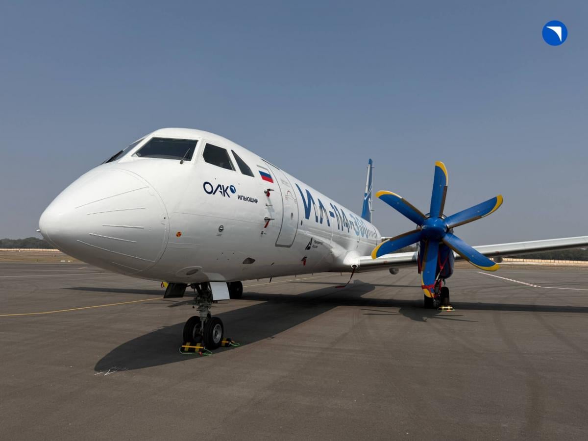 РФ пригнала на международный салон 'самый новый' самолет, которому скоро исполнится 40 лет