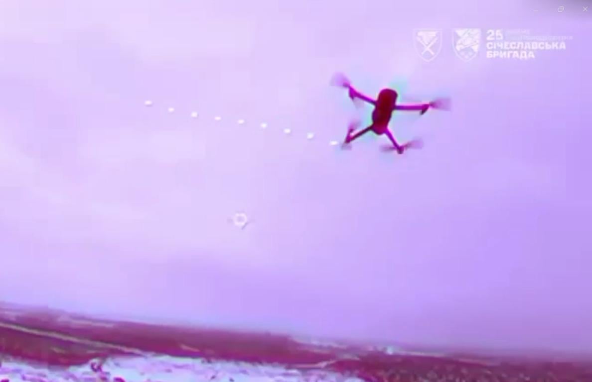 Один из лучших результатов: экипаж 25 бригады ДШВ за три дня сбил 43 'Мавика' (видео) Один из лучших результатов: экипаж 25 бригады ДШВ за три дня сбил 43 'Мавика' (видео)