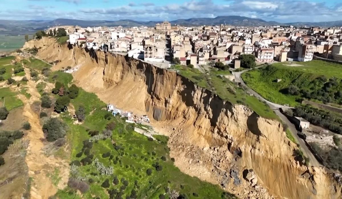 Borgo siciliano in pericolo: scuole chiuse e strada tra Nisei e Jela bloccata dopo temporale