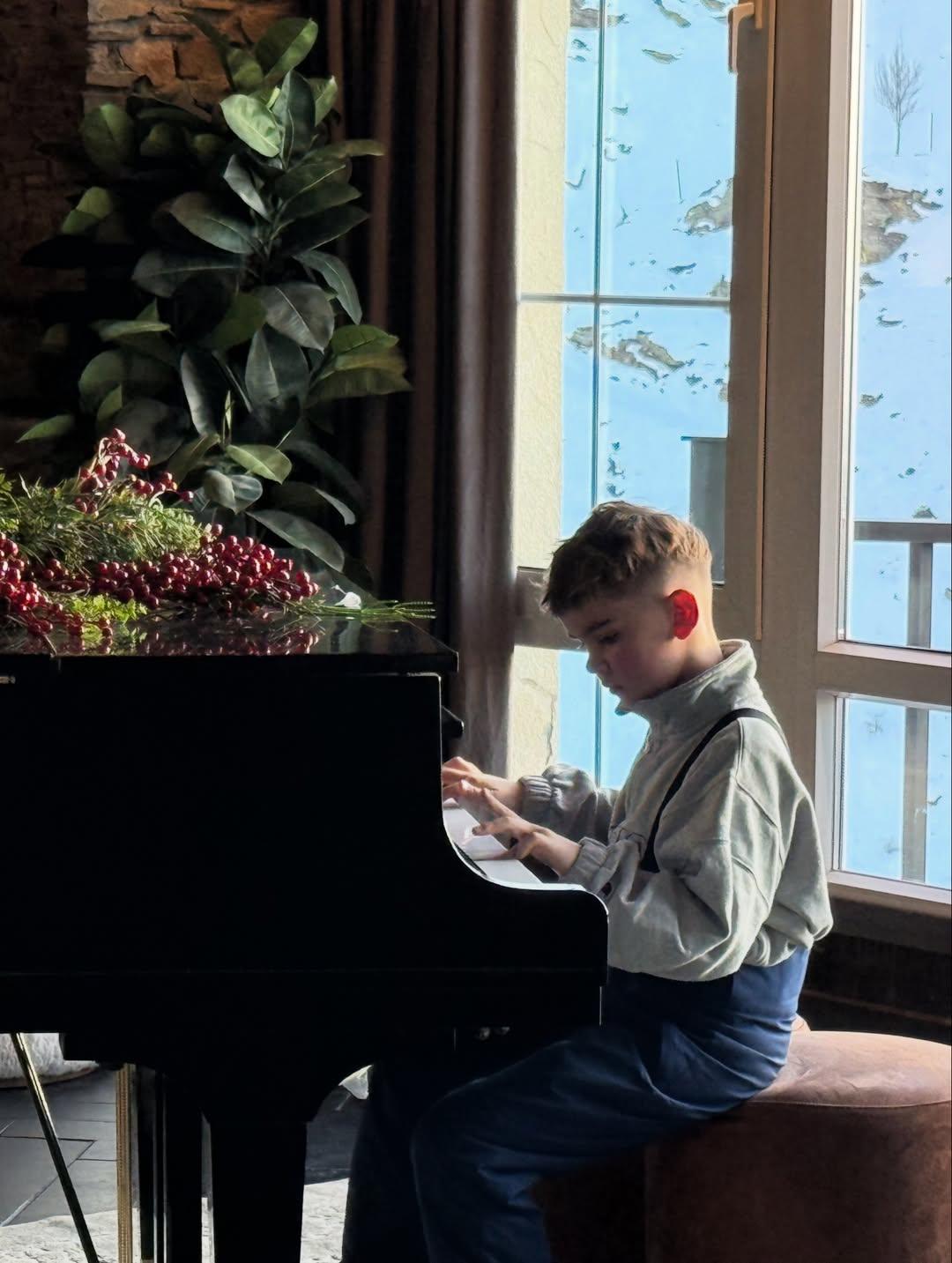 Юлія Саніна вперше за тривалий час опублікувала фото сина і чоловіка