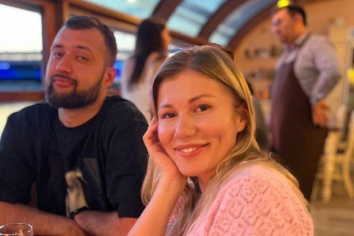 Alena Omarkhalieva augura buon compleanno al marito soldato