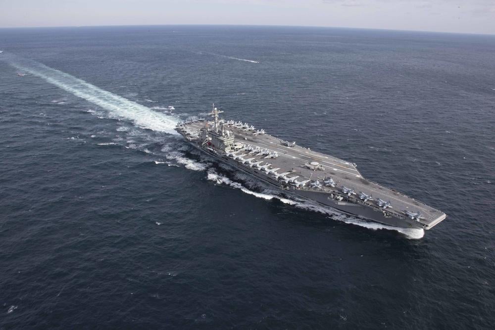 Один проти океану: хто крутить кермо ядерного гіганта USS Abraham Lincoln
