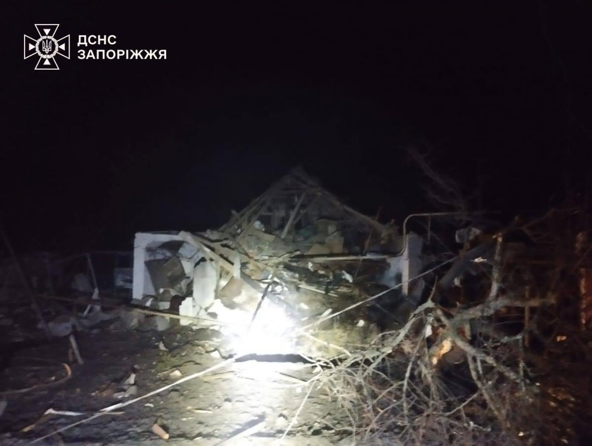 Россия нанесла удар по частным домам в Запорожской области: есть жертвы (фото)