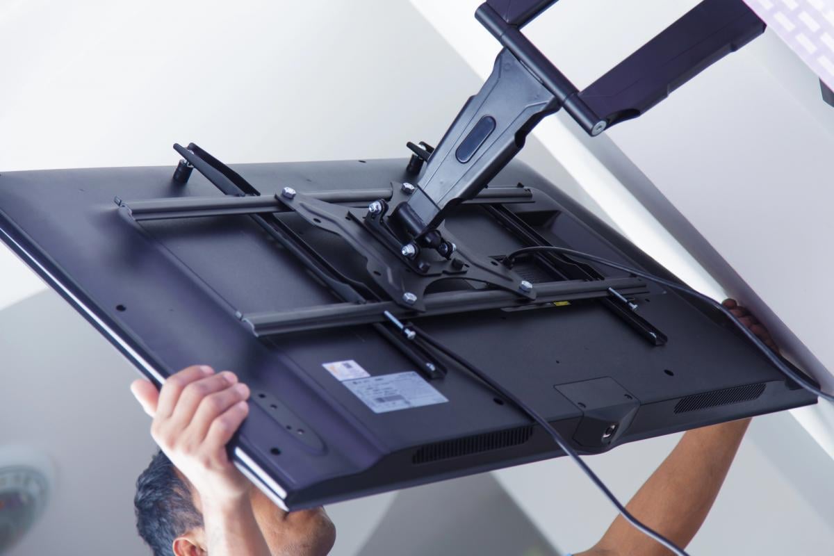 Ваш телевизор может быть установлен слишком высоко – почему это важно