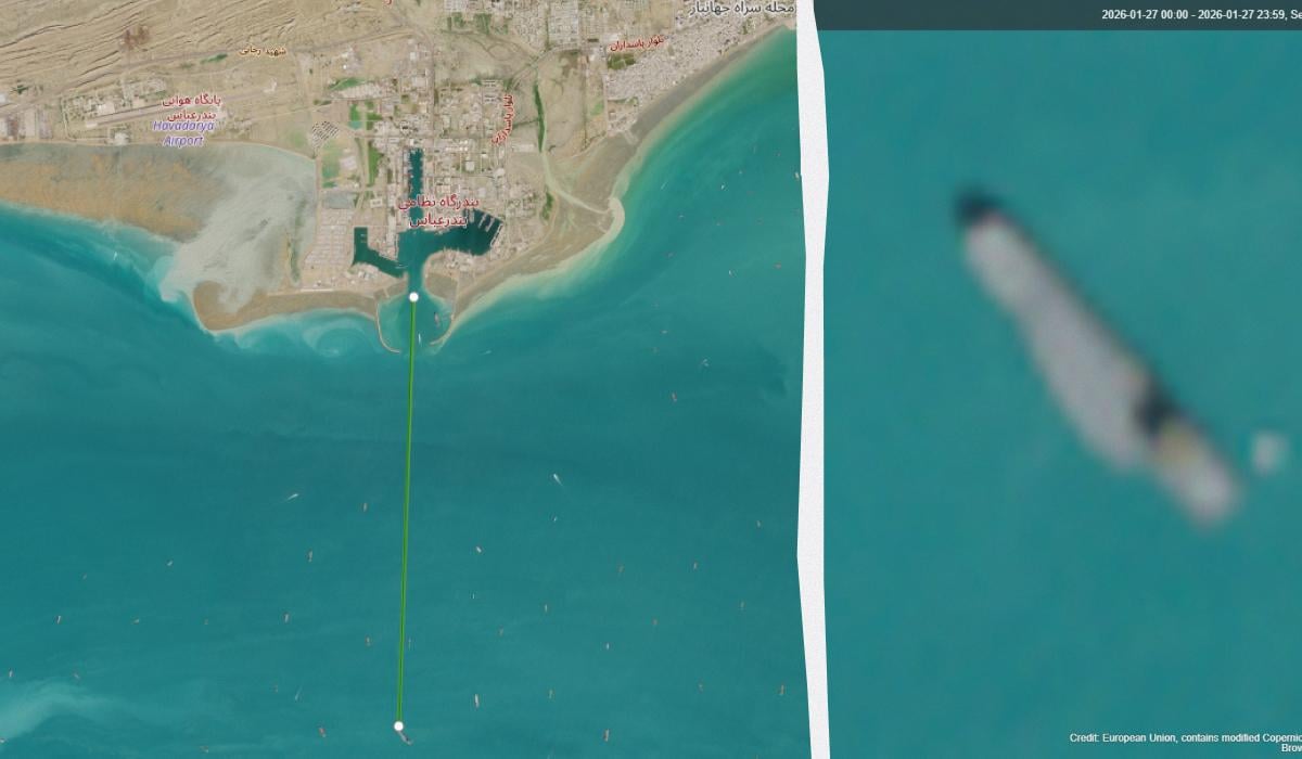 Иран вывел в море свой 'авианосец' на фоне напряженности в регионе Иран вывел в море свой 'авианосец' на фоне напряженности в регионе