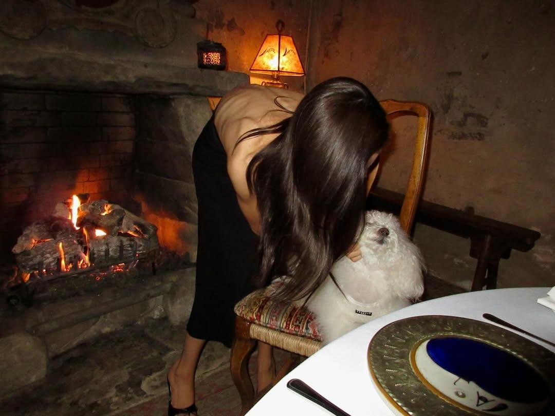 'С ней все в порядке?': новые фото Николы Пельтц встревожили ее поклонников