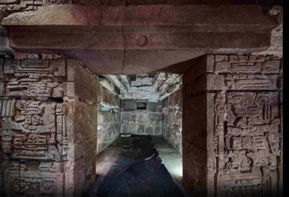 В Мексиці знайшли розкішно оздоблену гробницю 'народу хмар'