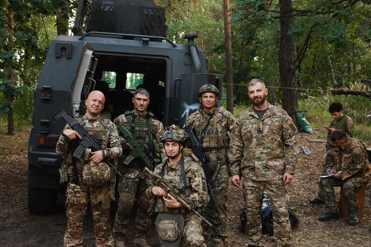 Три доби між життям і смертю – реальна історія, що стала серіалом 'Живий': як знімали воєнну драму на 2+2