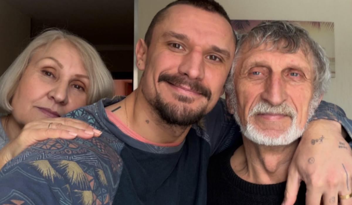 Цымбалюк приехал в родной город и появился с родителями (фото) Цымбалюк приехал в родной город и появился с родителями (фото)