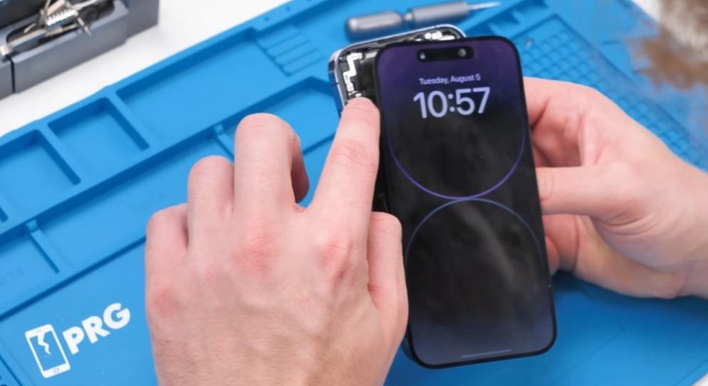 Мужчина сделал неожиданное открытие, распаковав два восстановленных iPhone с Temu Kép