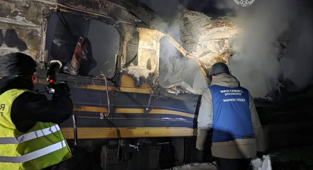 Дронами управляли онлайн: "Флеш" прокомментировал циничный удар РФ по поезду в Харьковской области Kép