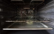 Як почистити деко для духовки без агресивної хімії: три нових методи