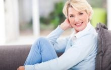 Мгновенно старят: названы главные ошибки в гардеробе женщин за 60