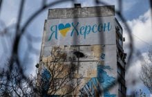 Россияне нанесли удар по кафе в центре Херсона: есть погибшие и раненые