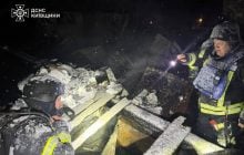 В Киевской области после вражеского удара спасли семью (видео)