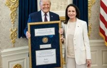 Трамп прийняв Нобелівську премію миру від опозиціонерки з Венесуели