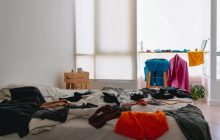 Дело не в чистоте: что на самом деле означает паническая уборка перед визитом родителей
