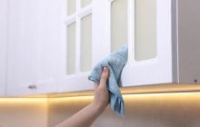 Как держать верхнюю часть кухонных шкафов в чистоте: секреты профессиональных клинеров