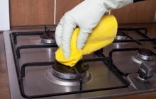 Эти средства есть в каждой квартире: что сильно разъедает жир на любой поверхности