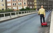 Эксперимент с 99 смартфонами обманул Google Maps и создал фейковую пробку (фото)