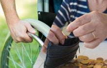 Які пенсії по інвалідності 3 групи будуть з 1 лютого: скільки отримають українці