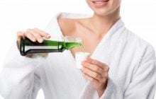 Чем воспользоваться, если нет ополаскивателя для рта: стоматологи рекомендуют этот раствор