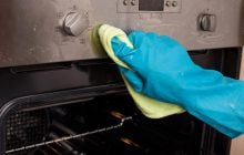 Як відмити духовку без зусиль: експерти радять один простий засіб