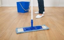 Умные хозяйки не вытирают подсолнечное масло тряпкой: вот как можно проще его убрать