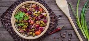 Винегрет станет вкуснее в 100 раз: без этой добавки готовить больше не сможете