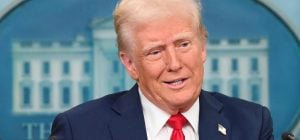 "Бог его защищает": одна из самых известных певиц США публично поддержала Трампа