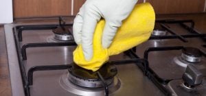 Ці засоби є в кожній квартирі: що сильно роз'їдає жир на будь-якій поверхні