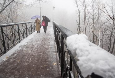 Вихідними на українців чекають дощі та сніг