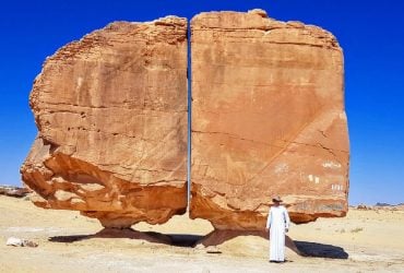 Розрізаний ніби лазером: вчені не змогли розгадати таємницю каменю Аль-Наслаа