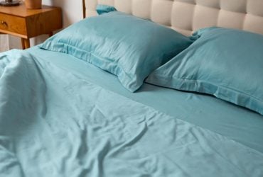 Пуховые и синтетические подушки можно стирать в стиралке, но есть важное исключение