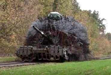 Акваріум з кульбабами: РФ створила дивний захист для броні, і це може спрацювати, - The Telegraph