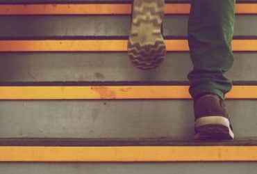 Задишка при підйомі сходами: лікарі поділилися, чи це нормально