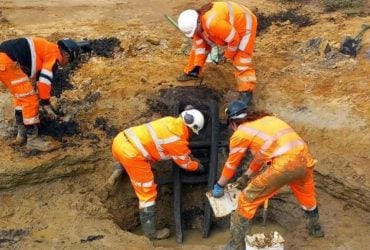 Археологи знайшли князівську могилу коня, похованого поруч з двома людьми