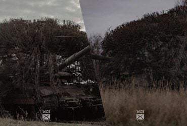 Українські військові затрофеїли російський танк Т-80БВМ