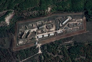 Супутникові фото підтвердили ураження складу боєприпасів в Криму на початку січня (фото)